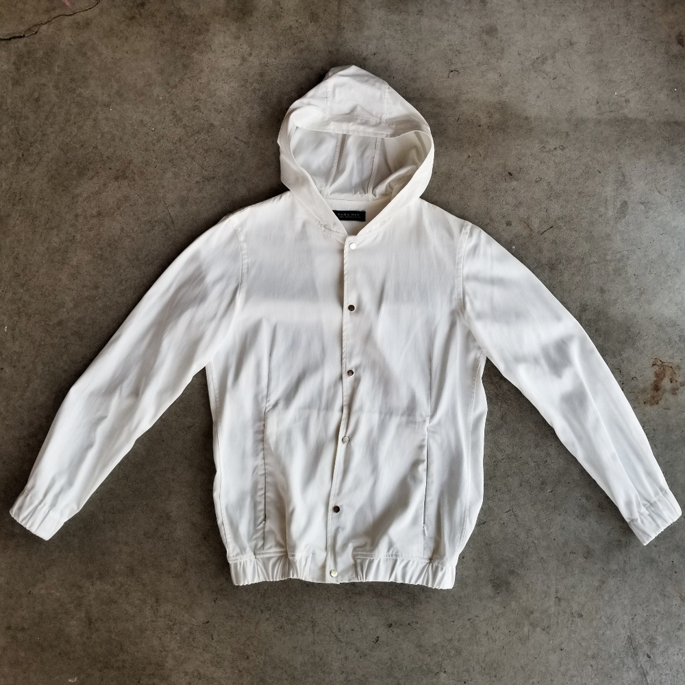 ZARA MENS LIGHT WEIGHT HOODED JACKET